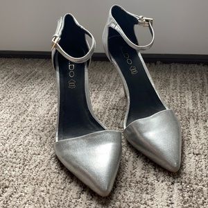 Aldo Silver Heels (Size 8.5 Like New)